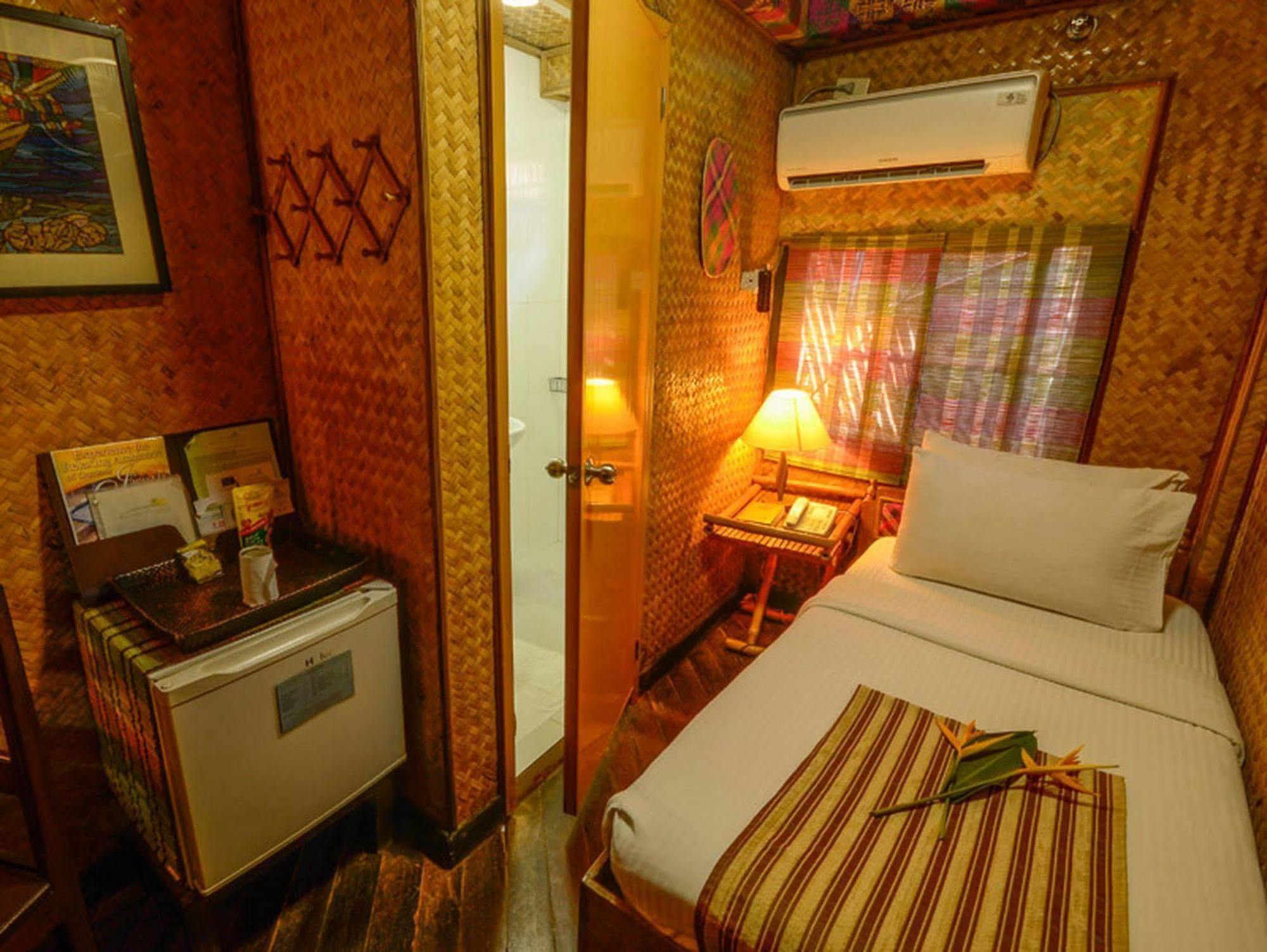 Puerto Pension Inn Puerto Princesa Esterno foto